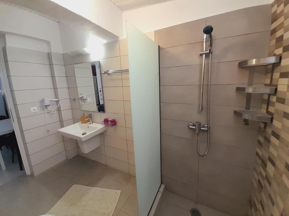 فاليراكي Roseberry Studios المظهر الخارجي الصورة
